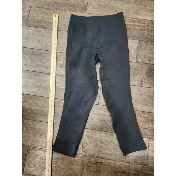 Lululemon Pants - Lululemon Womens Compression Leggings Size 4 Black Yoga Pants Cropped Capri